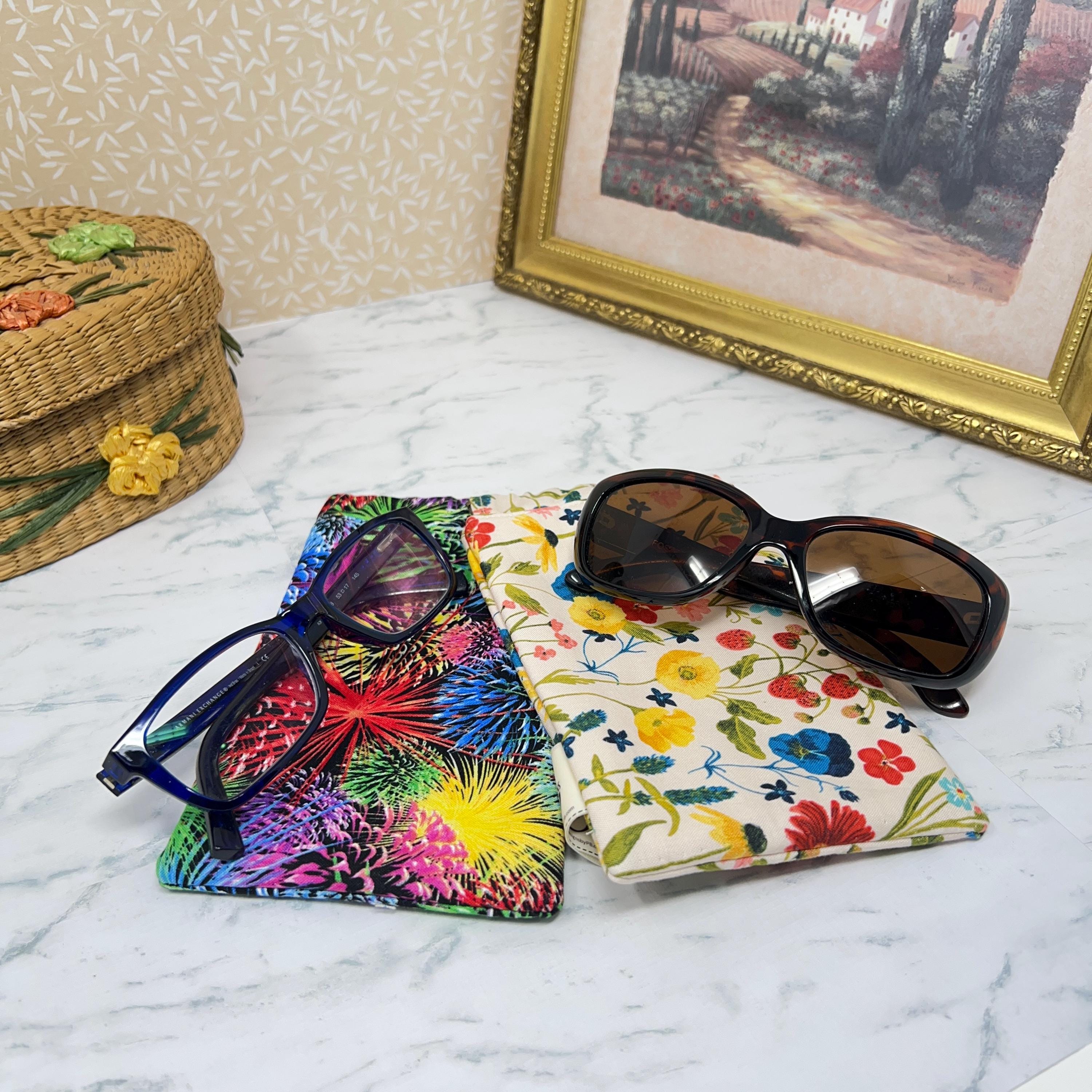 Padded Protective Eyewear Case, Vibrant Chrysanthemum, Glasses Pouch with Flex Band Closure