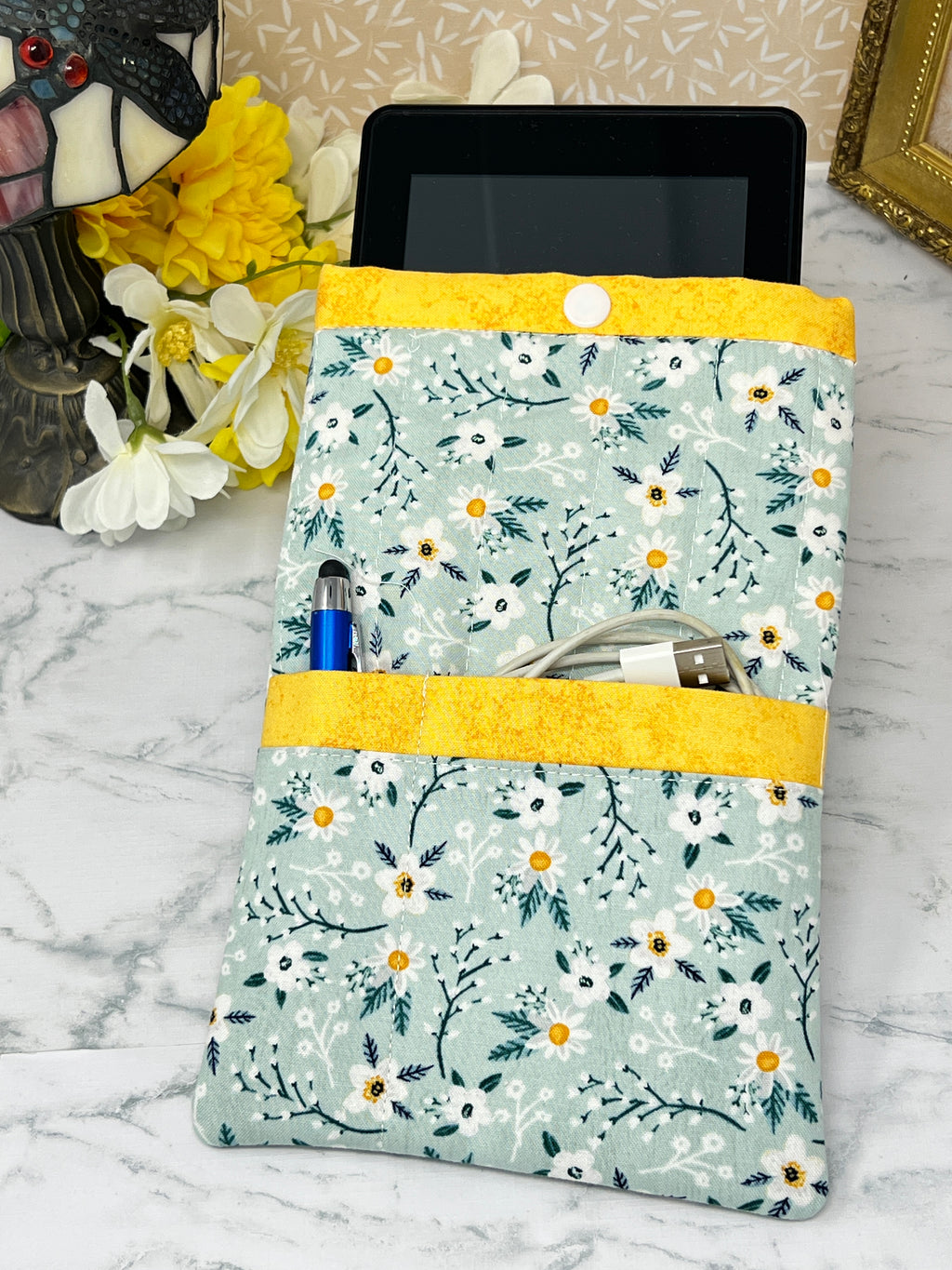 Daisies on Turquoise -  Quilted E-reader Sleeve