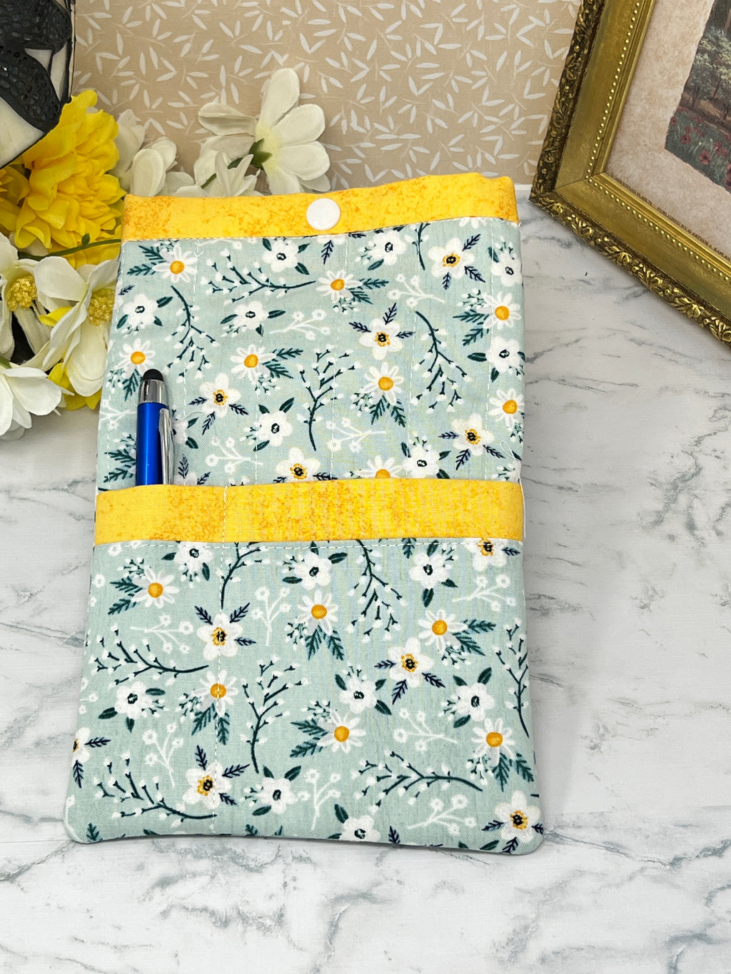 Daisies on Turquoise -  Quilted E-reader Sleeve