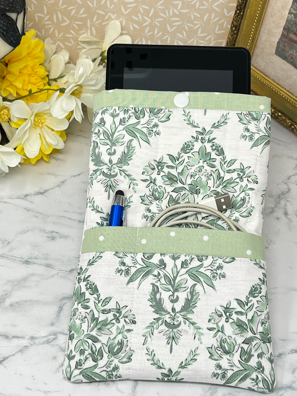 Green Botanical Crest,  Quilted E-reader Sleeve