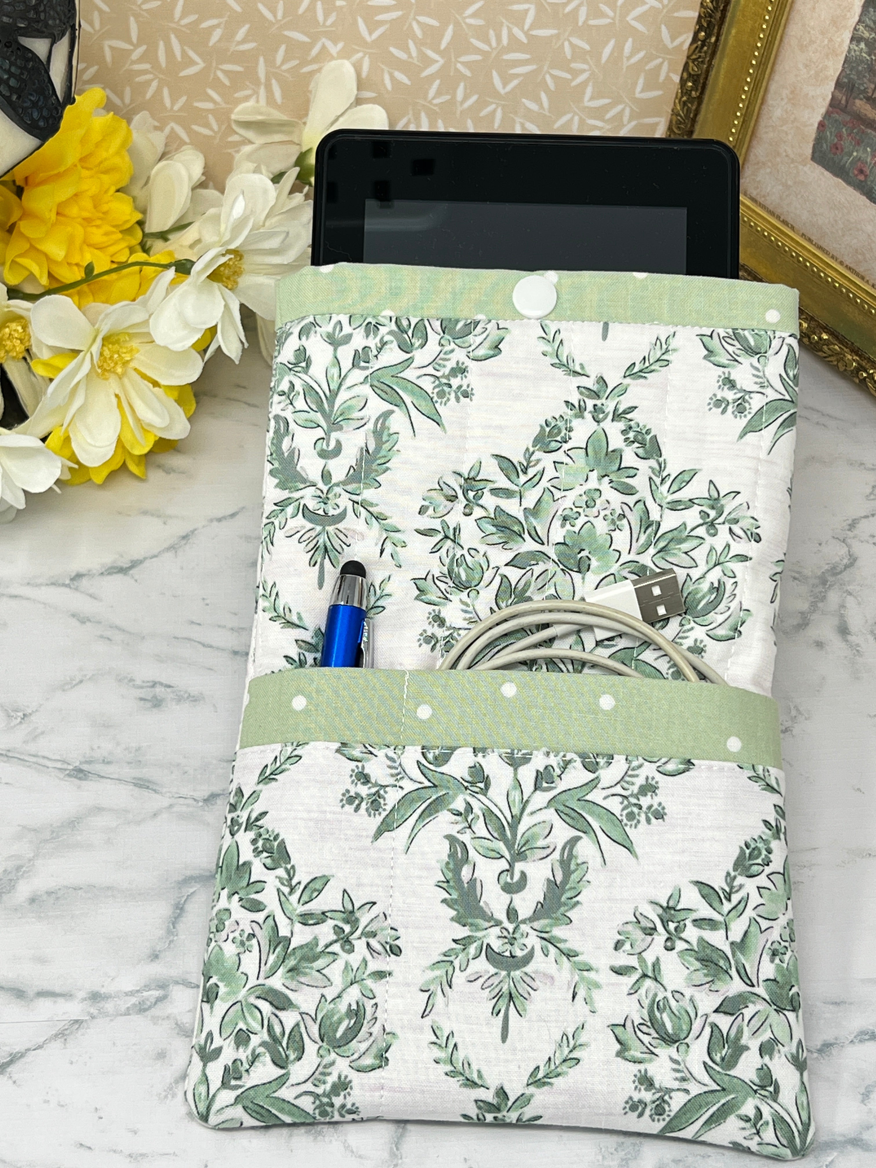 Green Botanical Crest,  Quilted E-reader Sleeve