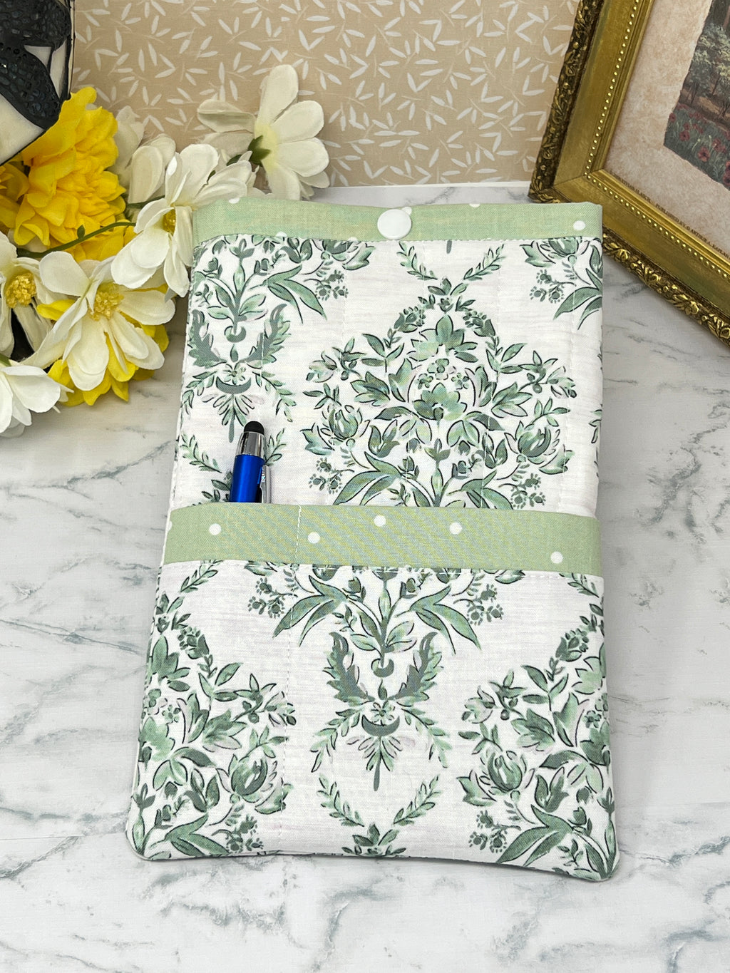 Green Botanical Crest,  Quilted E-reader Sleeve